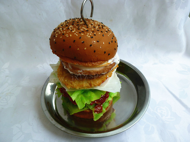 汉堡模型食品模型替代实物展示，可以避免菜品久放后出现不良气味，防蝇虫，很卫生增强视觉美感，提高菜品及酒店的档次