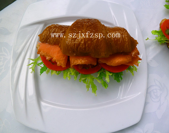 假菜汉堡模型：三文鱼牛角包汉堡模型